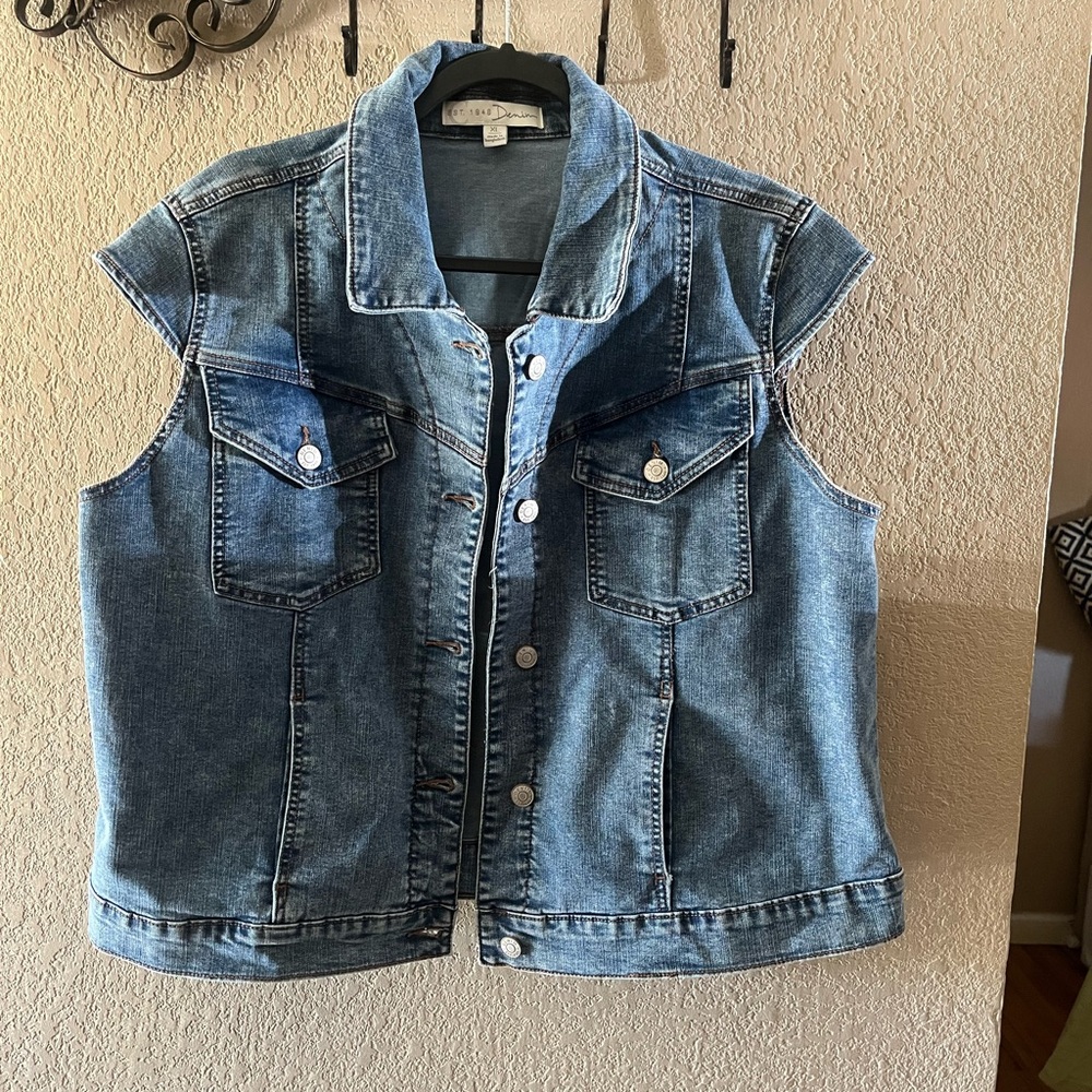 East 1946 Blue Denim Sleeveless Jean Jacket Vest - Women's Size X-Large - Picture 2 of 8